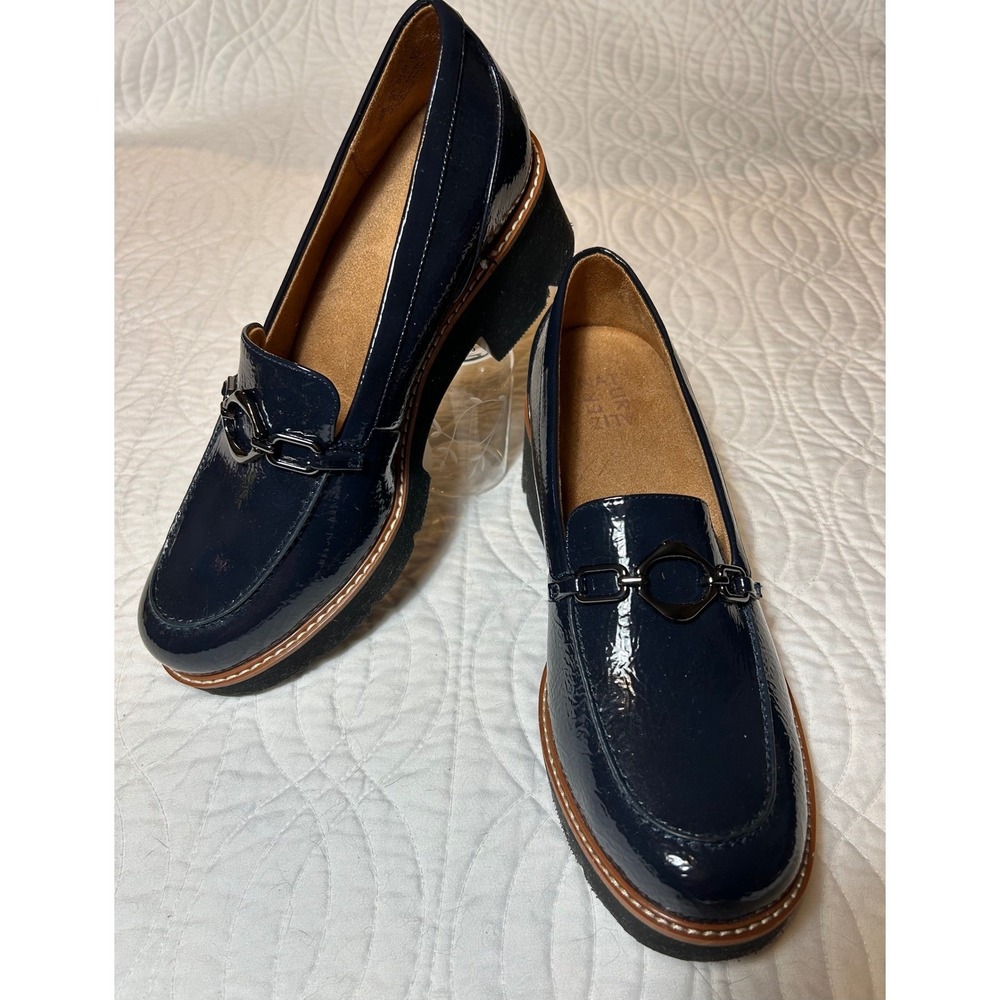 Naturalizer Cabaret Lug Sole Loafer Women's 10W Navy Patent Leather Chain Detail
